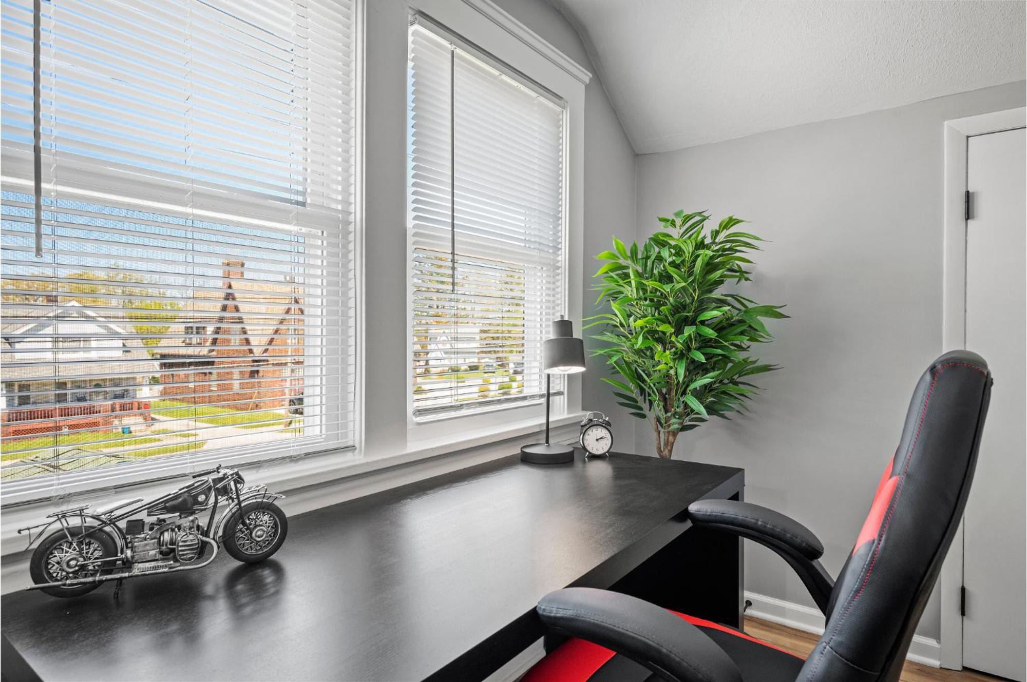 Amazing King Bed Full Office Holiday home *